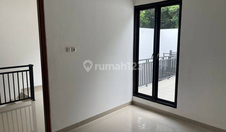 Rumah 2 Lantai Bagus Unfurnished SHM di Krukut, Depok 2