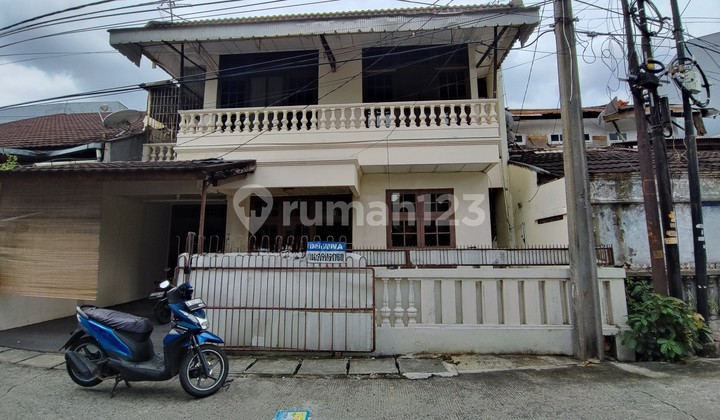 Standard Old House for Rent in Kelapa Gading Standard Old House for Rent in Kelapa Gading