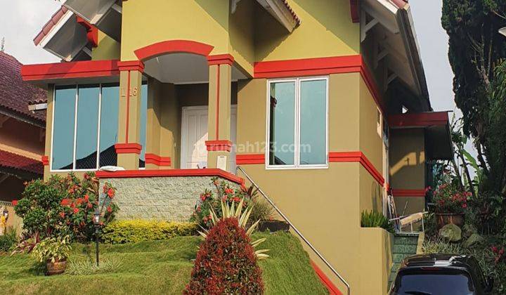 Villa Nyaman Siap Huni Dikelilingi Pemandangan Lotus Puncak 1