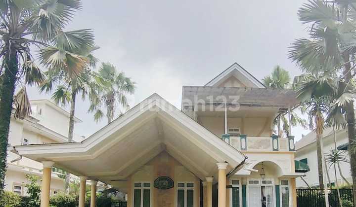 Villa Mewah Siap Huni Belakang Danau di Kota Bunga Puncak 1