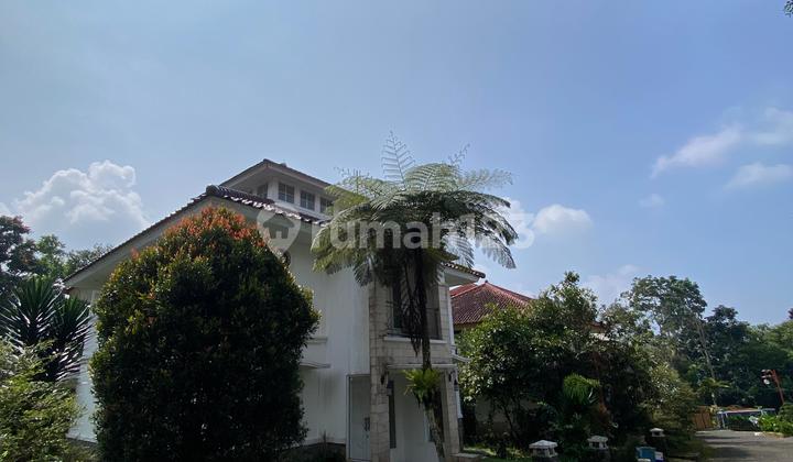 Well-maintained modern dream villa ready to occupy, strategically located in Bumi Ciherang. Well-maintained modern dream villa ready to occupy, strategically located in Bumi Ciherang.