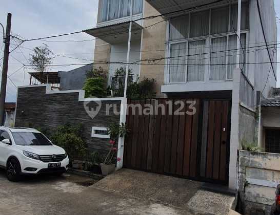 Dijual Cepat Rumah 3,5 lantai di Taman kencana jakarta barat 