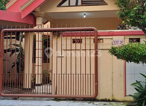 Dijual Rumah Hook 2 Lantai di Perumahan Semolowaru Surabaya