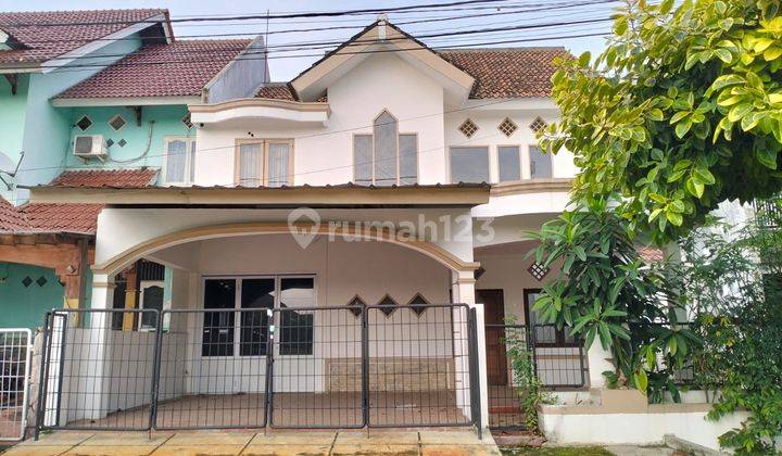 Rumah View Lapangan Bola di Kemang Pratama Bekasi