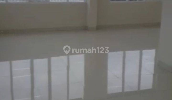 Ruko baru gandeng 3 di pinggir jalan utama di
Jati Asih, Bekasi Jawa barat 7