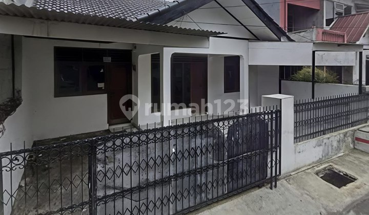 For Rent 1.5-Story House in Rawamangun, East Jakarta