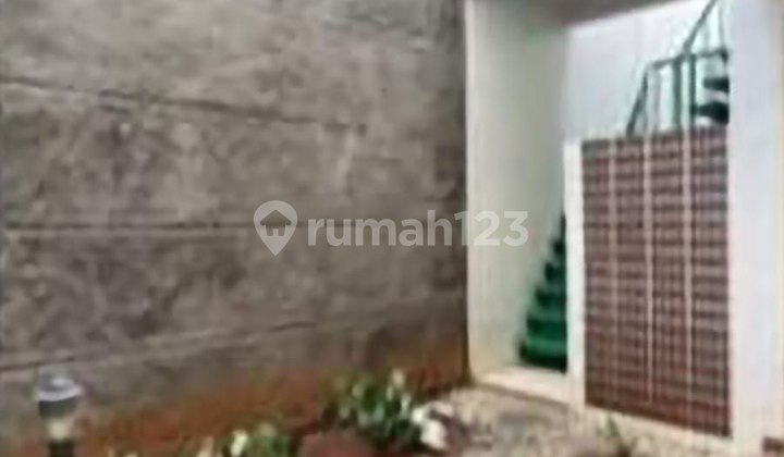 Dijual Rumah 2 Lantai Strategis di Cilandak Jakarta Selatan 2