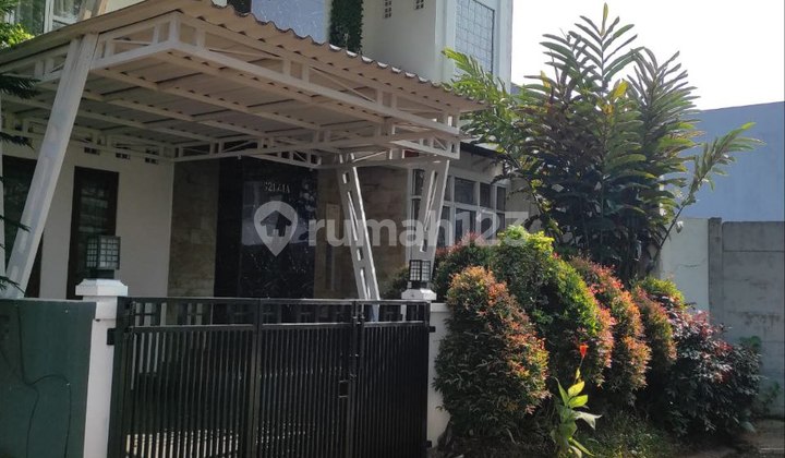 Dijual Rumah 3 Lantai di Citra Grand Cibubur Bekasi Dijual Rumah 3 Lantai di Citra Grand Cibubur Bekasi