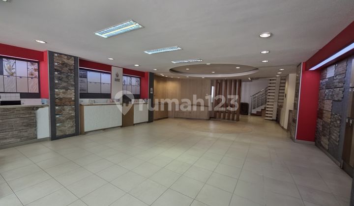 Showroom & Gudang Di Mt. Haryono Semarang. 2