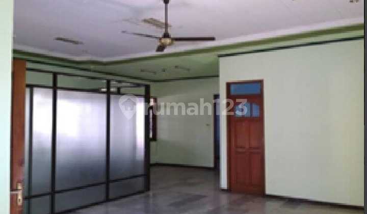 Rumah Bangunan Lama Di Pinggir Jalan Raya Semarang Barat 2