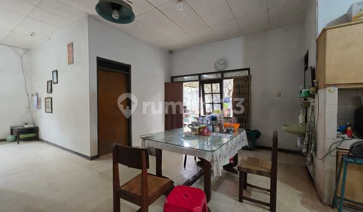 Rumah Nyaman di Pinggir Jalan Raya Lampersari Semarang 2