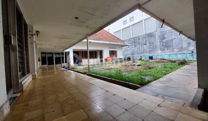 Strategic House on Jl Raya Ahmad Yani, Pleburan, South Semarang 2