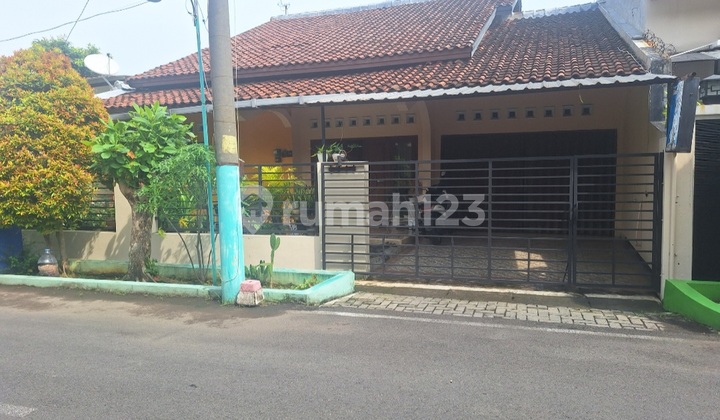 Rumah Cantik Pusat Kota di Jl Sentiaki Raya Bulu Lor Semarang Utara 1