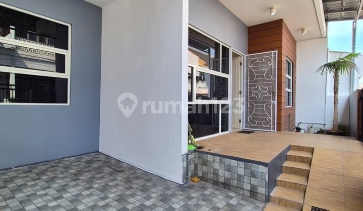 (Tanah Mas) Beautiful House in the Middle of Panggung Lor, North Semarang City 2