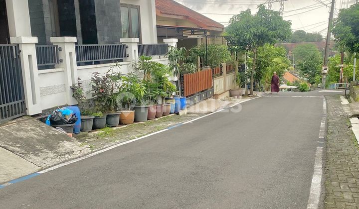 Beautiful House on Jl Cendana Raya, Sambiroto, Tembalang, Semarang 2