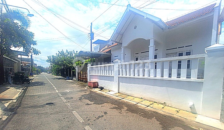 City Center House on Jl Blimbing Raya, Peterongan, South Semarang 2