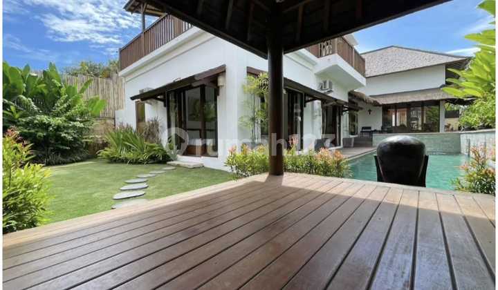 Sewa Villa Tahunan Di Canggu Dengan Taman Yang Luas Sewa Villa Tahunan Di Canggu Dengan Taman Yang Luas