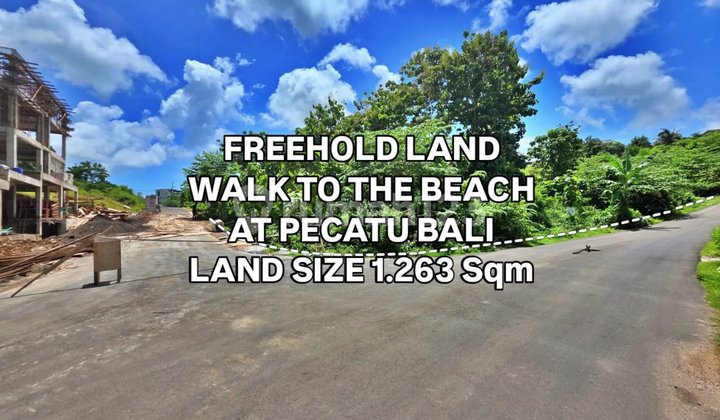 Hook Land Road to the Beach in Pecatu, South Kuta, Badung, Bali Hook Land Road to the Beach in Pecatu, South Kuta, Badung, Bali