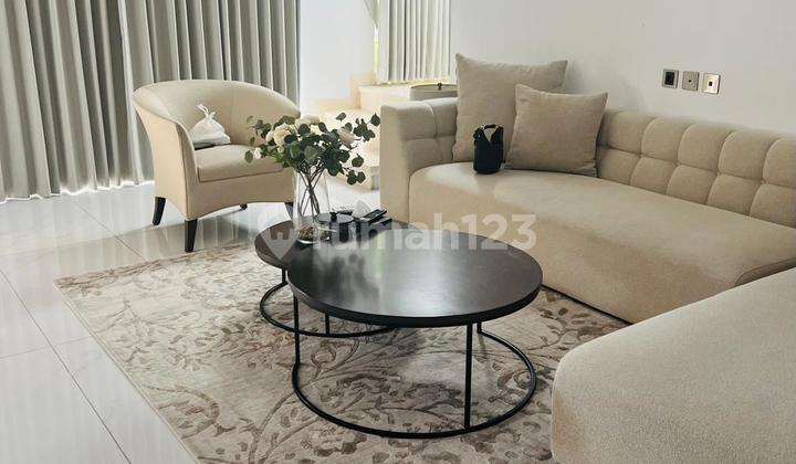 Dijual Rumah Cantik Mewah Minimalis siap Huni Semi Furnish Lokasi di Setiabudi Regency Bandung