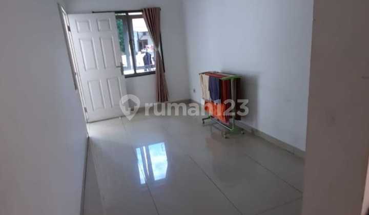 Disewakan Rumah Nyaman Siap Huni Lokasi Strategis di Singgasana Pradana Bandung 1