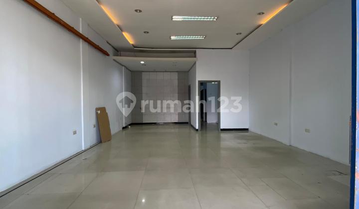 For Rent: 4-Story Comfortable Shop House Ready to Use, Located on Main Road Leuwi Panjang Bandung