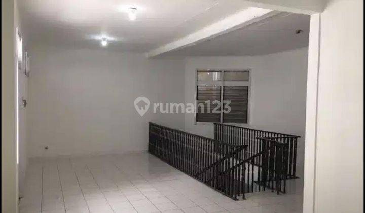 Disewakan Rumah Usaha 2 Lantai Lokasi Strategis di Daerah Ciateul Bandung 2