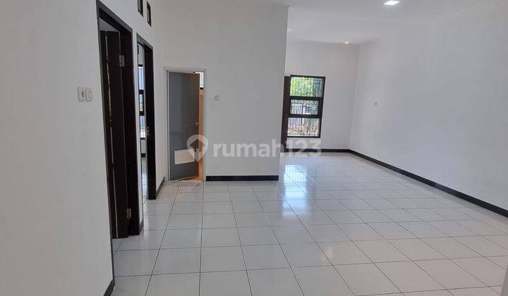 Dijual Rumah Minimalis Modern Bangunan Baru Semi Furnish Siap Huni di Komplek Perumahan Taman Kopo Katapang 2