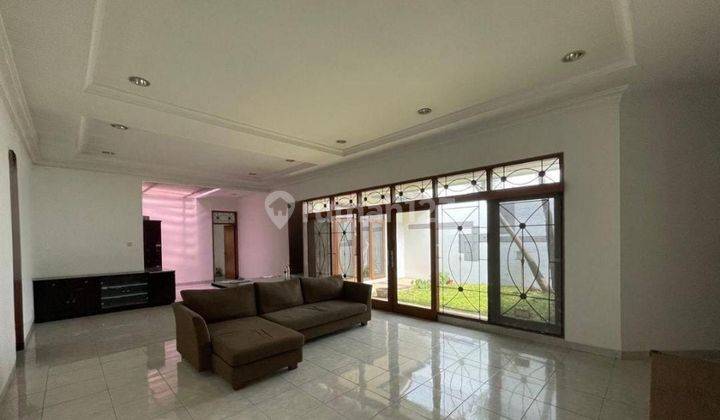 Dijual Rumah Nyaman Siap Huni Dengan Taman di Singgasana Pradana Bandung 1