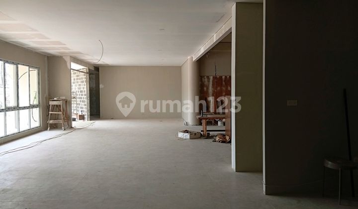 Disewakan Ruang Usaha bisa untuk Minimarket/Fitnes/Dll Lokasi Mnyatu dengan Tempat Padel Lokasi Sadang Sayap Tki/Holis