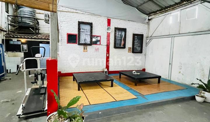 For Rent: Commercial Space Suitable for Restaurant, Ready to Use and Busy, Strategic Location in North Cimahi, Bandung