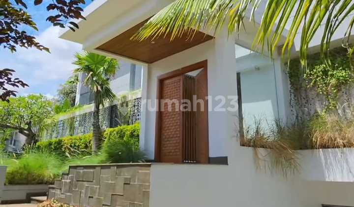 Quick Sale Hook House in Pondok Indah, South Jakarta