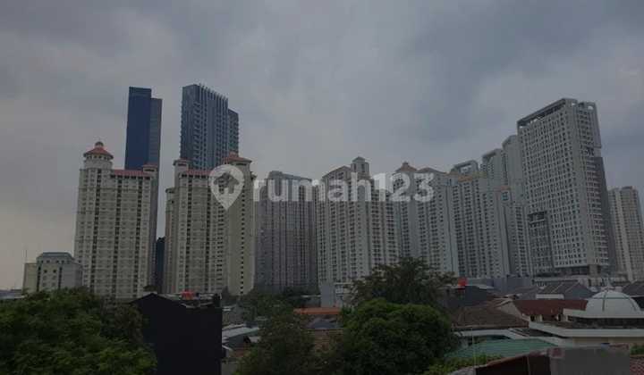 Selling an active boarding house building in Tanjung Duren, West Jakarta 2