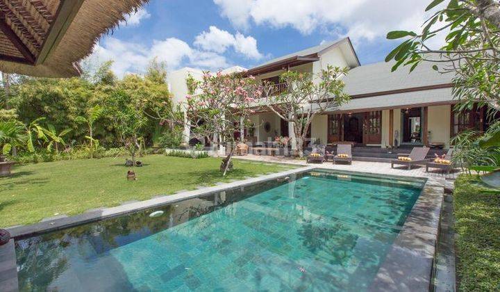 For Sale Homey Villa With Spacious Garden At Kerobokan 2