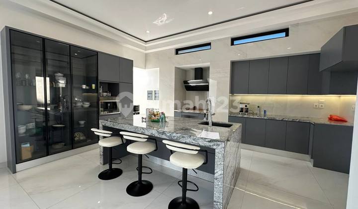 Berawa – Rare Freehold Villa For Sale With Stunning Unblocked Rice Field View. 2 Floors + Rooftop.