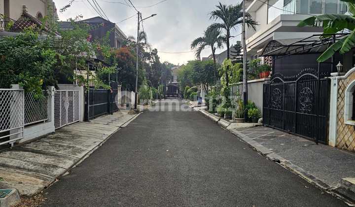 Pondok Indah House Needs Renovation, Price Already Cheap