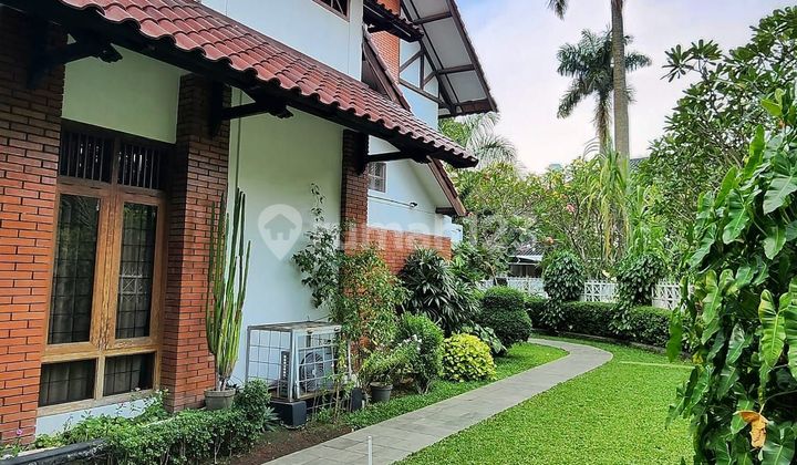 Rumah Design Country di Pondok Indah