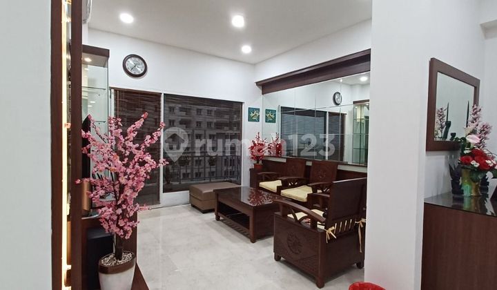 Apartment 3 BR Semi Furnished 2