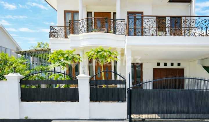 Kebayoran Lama House South Jakarta Quiet Location