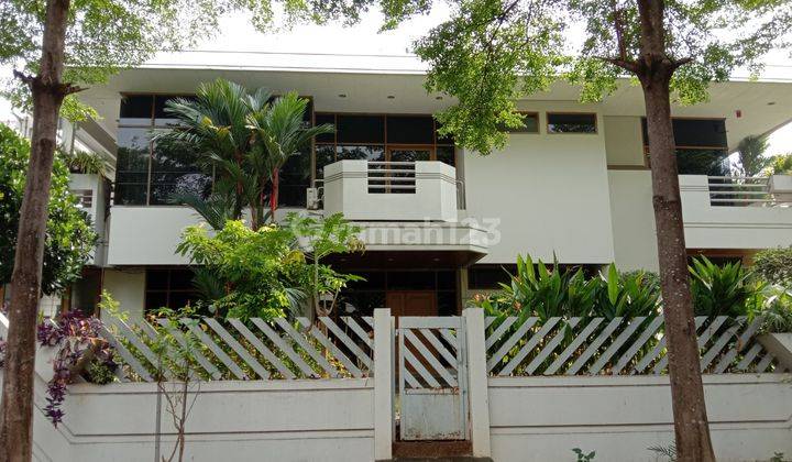 Rumah Mewah Posisi Hook di Kebon Jeruk Jakarta Barat 2
