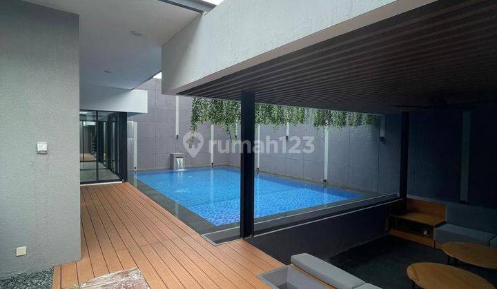 Rumah Mewah Full Furnished, Kolam Renang Di Lyndon Navapark Bsd 2