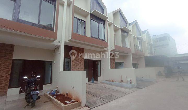 Rumah 2 Lantai Skandinavia modern nempel Graha raya Bintaro  2