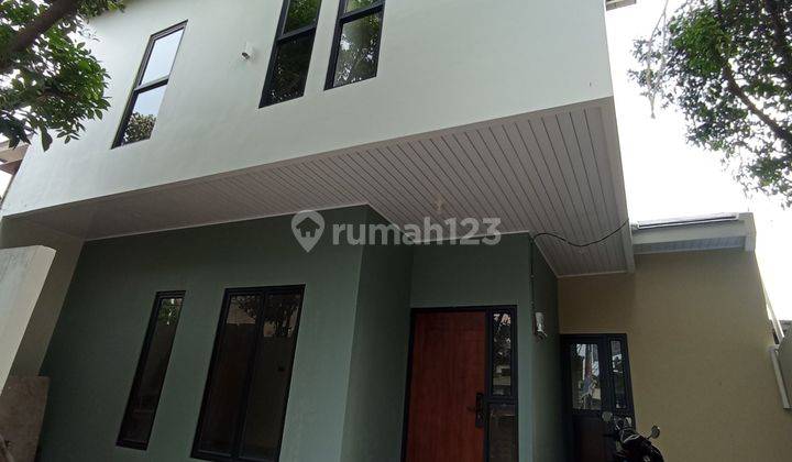 Rumah 2 Lantai Terbaik Terlaris Akses Tol Petukangan  1