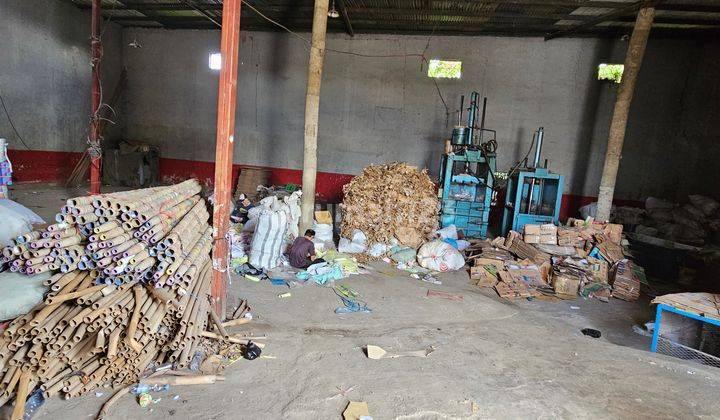 Gudang di mainroad Soekarno Hatta dekat sumber sari  1