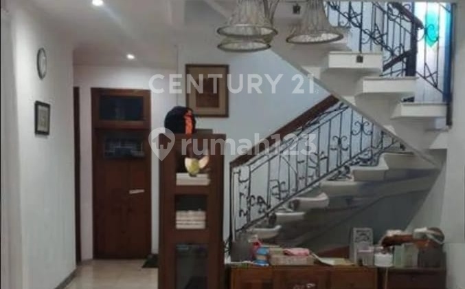 Rumah Bagus Siap Huni Dalam Komplek Di Lokasi Strategis 