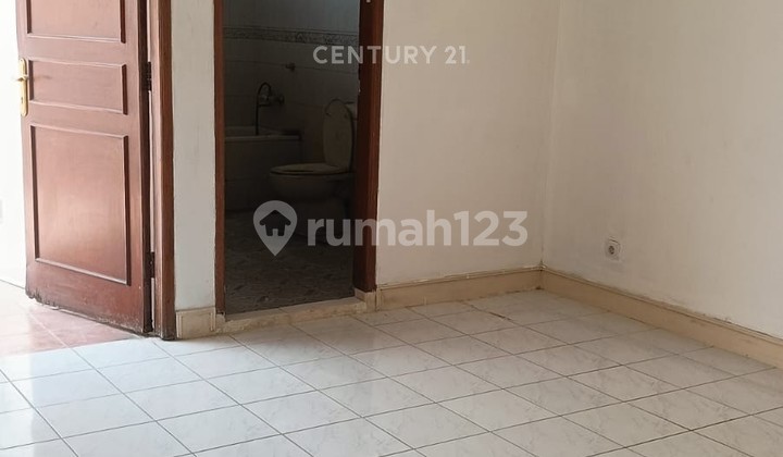 Quick Sale, Spacious Parking Shop in Pasadena Bandung.