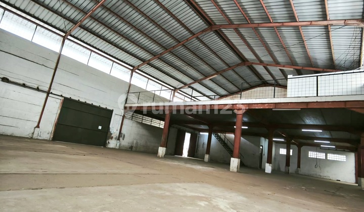 Kopo Cibolerang Warehouse with 20 Feet Container Access for Rent
