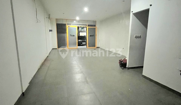 Mekarwangi Shop House, Mekar Utama Street, 2-Storey Building / Mekar Wangi Rent