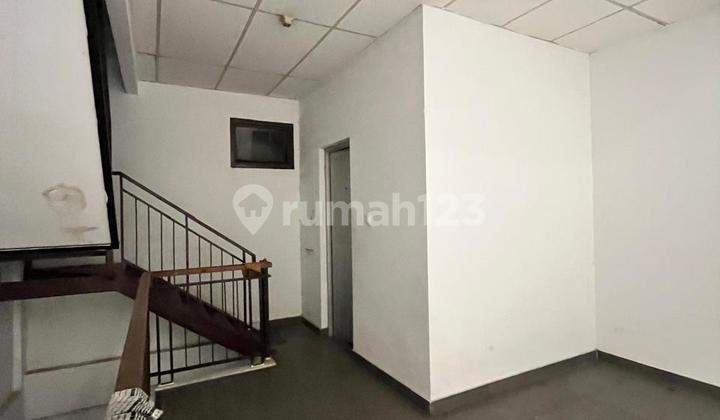 Mekarwangi Shop House, Mekar Utama Street, 2-Storey Building / Mekar Wangi Rent 2