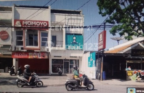 Rare Opportunity, Lucky Shop House, 3 Floors, Strategic Location on Buah Street 1