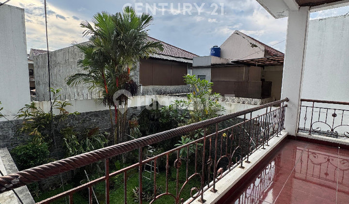 Aesthetic House in Batununggal Complex, Bandung 2